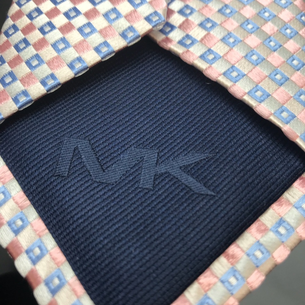 Michael Kors NEW Blue Pink Diamond Dot Print Tie - Picture 2 of 3